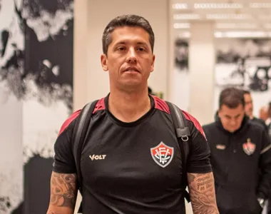 Thiago Carpini, técnico do Vitória