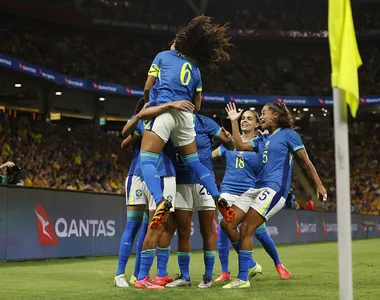 Jogadoras do Brasil comemorando