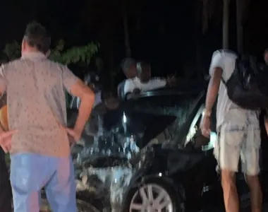 Carro que marcos dirigia bateu de frente com ônibus