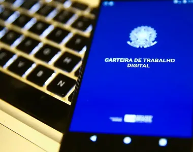 É necessário apresentar Carteira de Trabalho física ou digital