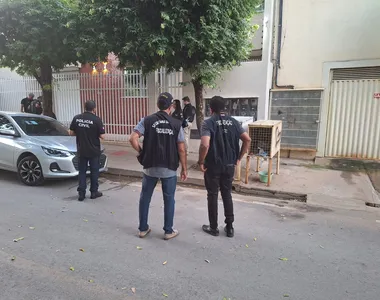 Cerca de 20 policiais civis participaram da operação