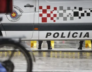 A ação dos atiradores no aeroporto deixou duas pessoas mortas