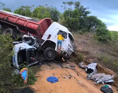 Acidente aconteceu na noite de sexta-feira, na BA-099