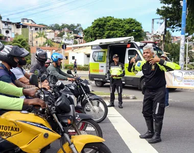 Mais de 100 agentes estão envolvidos na operação