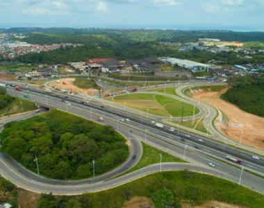 O tráfego na via deve ser retomado no domingo (24)