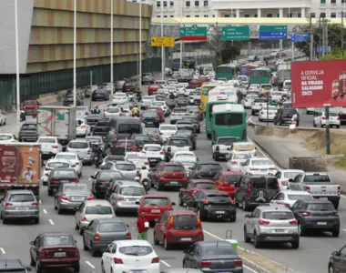 Protesto causa longo engarrafamento na região da Rodoviária de Salvador