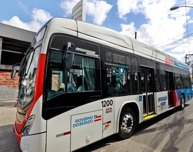 Itinerário é feito com ônibus elétrico