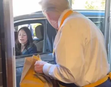 Trump apareceu trabalhando no MCDonald’s