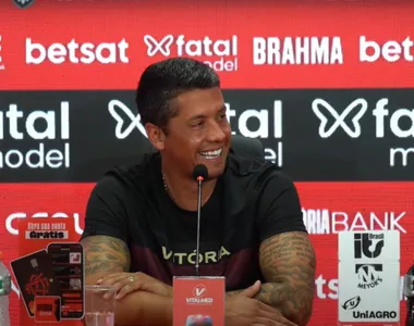 Thiago Carpini em entrevista coletiva após vencer o Fortaleza, no Barradão