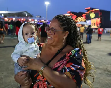 Dona Hermínia com o pequeno Heitor