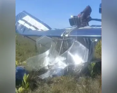 Avião caiu em uma área de mata no interior da Bahia