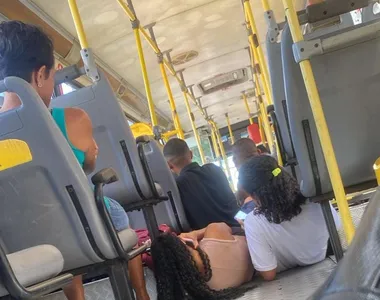 Populares se jogaram no chão do ônibus para se protegerem