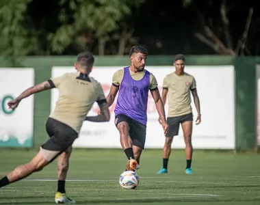 Plantel do Vitória durante atividade na Toca do Leão