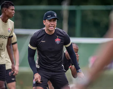 Thiago Carpini, técnico do Vitória, no CT Manoel Pontes Tanajura