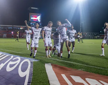 Vitória bateu o Criciúma por 2 a 1, no Barradão, em julho