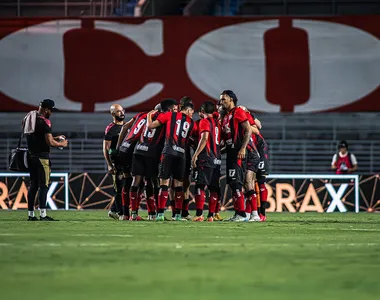 Equipes se enfrentam nesta terça-feira (4), às 21h30, no Barradão