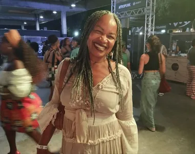 Deputada estadual Olívia Santana posa para foto no Afropunk