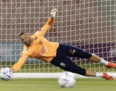 Weverton durante treino da seleção brasileira na Copa do Mundo de 2022