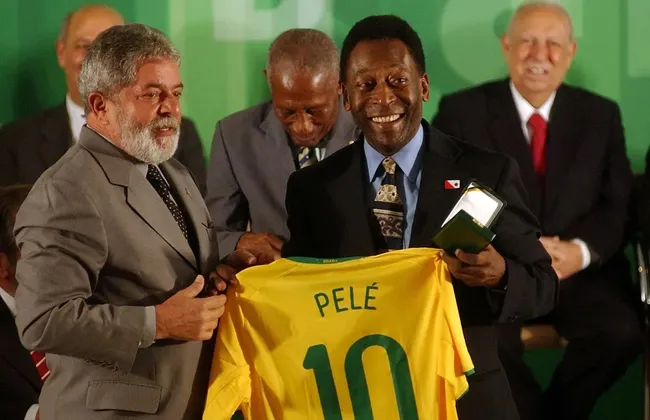 Imagem ilustrativa da imagem Ministro compara Lula a Pelé e crava candidatura em 2026: "Favorito"