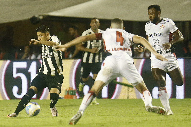 Botafogo x Vitória: onde assistir, escalações e todas informações ...