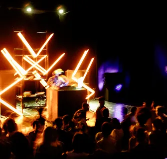 Imagem ilustrativa da imagem Dj's, performances, moda e arte se unem no Rio Vermelho nesta sexta-feira santa
