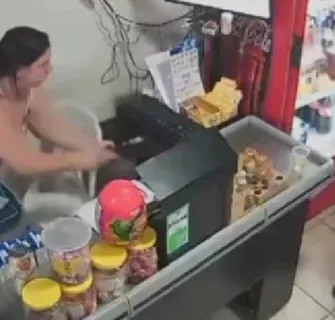 Imagem ilustrativa da imagem Familiares de lalau apedrejam mercadinho após vítima reagir ao assalto