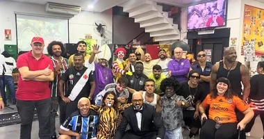 Imagem ilustrativa da imagem Encontro de milhões! Aniversário reúne diversos sósias de celebridades