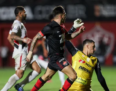 Mosquito deu apenas três toque na bola antes de fazer o gol