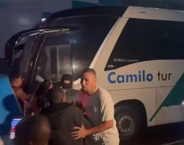 Vasco chegou em ônibus descaracterizado