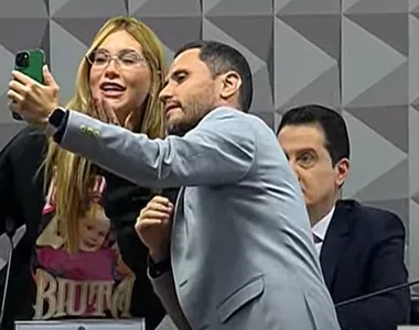 Senador Cleitinho interrompeu a CPI para gravar o vídeo
