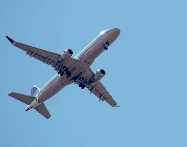 Avião faz pouso de emergência na Espanha