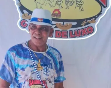 Fantasia, que inclui camisa, short e chapéu