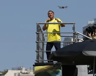 Bolsonaro pretende lotar a Praia de Copacabana