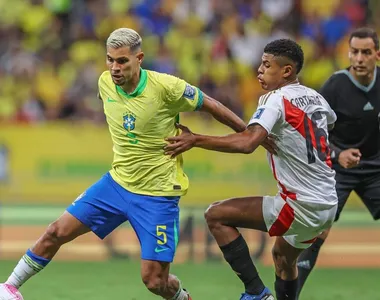 Bruno Guimarães, meio-campista da Seleção Brasileira