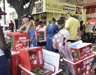 Muitos ambulantes acampam nos circuitos uma semana antes do início do Carnaval