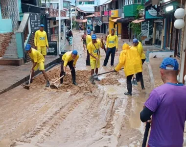 Servidores da Prefeitura de Cairu trabalham para amenizar impactos da chuva