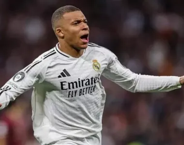 Mbappé marca três e carimba classificação do Real Madrid