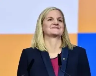 Primeira mulher eleita presidente do COI, Kirsty Coventry