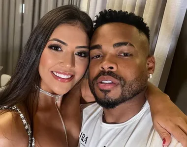 Ana Carla ganhou um celular luxuoso de presente do namorado, o influenciador Cristian Bell