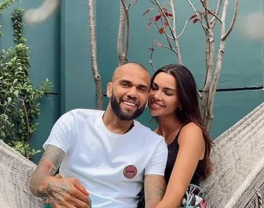 O casal Daniel Alves e Joana Sanz em momento juntos