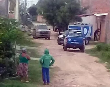 Polícias Militar, Civil e DPT presentes no local do duplo homicídio