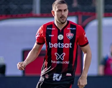 Bruno Uvini, zagueiro do Vitória