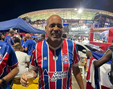 Torcedor Geraldo Bispo, de 56 anos, na Arena Fonte Nova, em Salvador