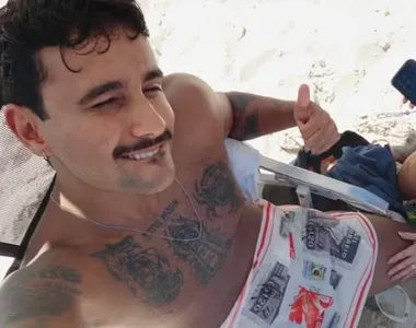 Ex-BBB curtindo a praia