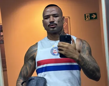 Jefferson Baiano, atacante do Jacuipense, com camisa do Bahia