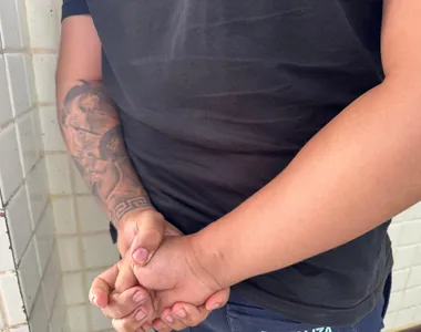 Suspeito foi preso em flagrante
