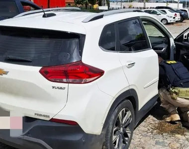 A SUV do modelo Tracker foi apreendida na BR-101
