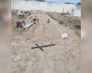 Apesar dos danos materiais, os restos mortais não foram profanados