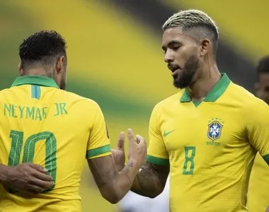 Douglas Luiz ao lado de Neymar