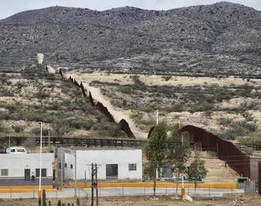 Muro que separa México dos Estados Unidos